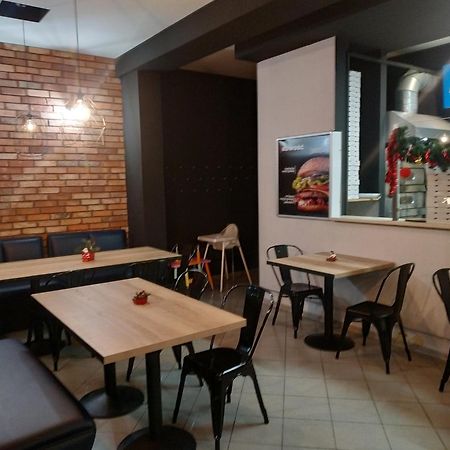 Pokoje Nad Pizzeria Poznan Bagian luar foto
