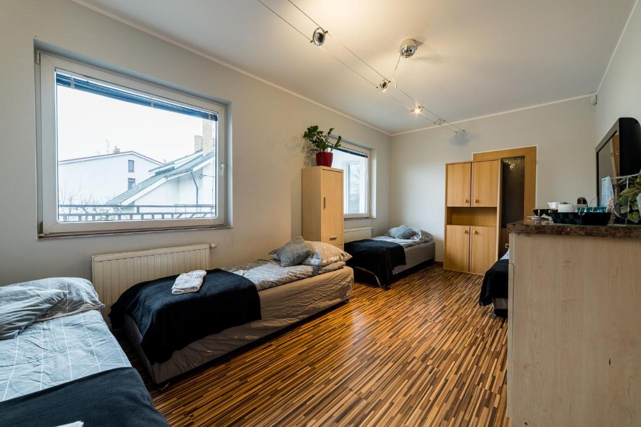 Pokoje Nad Pizzeria Poznan Bagian luar foto