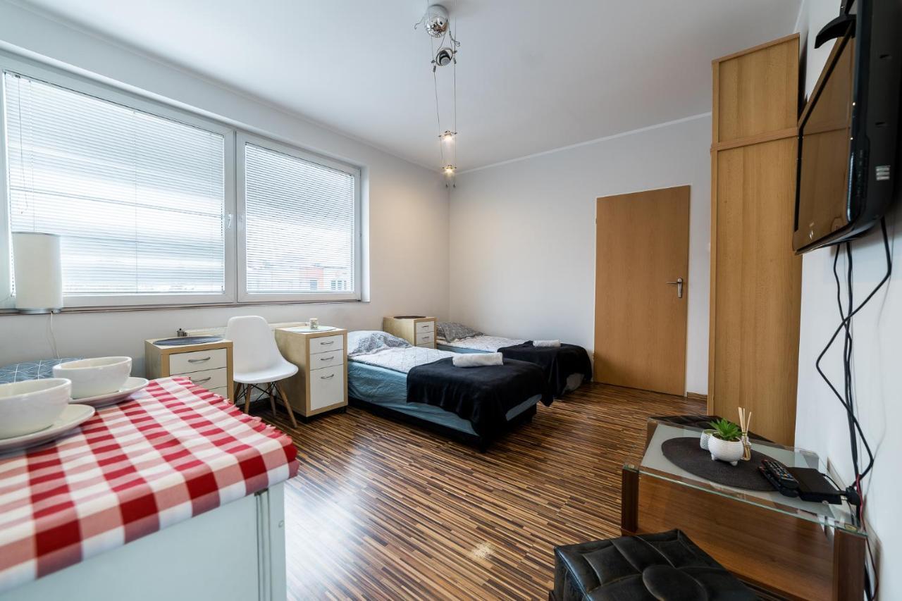 Pokoje Nad Pizzeria Poznan Bagian luar foto