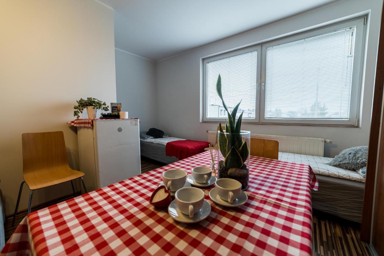 Pokoje Nad Pizzeria Poznan Bagian luar foto