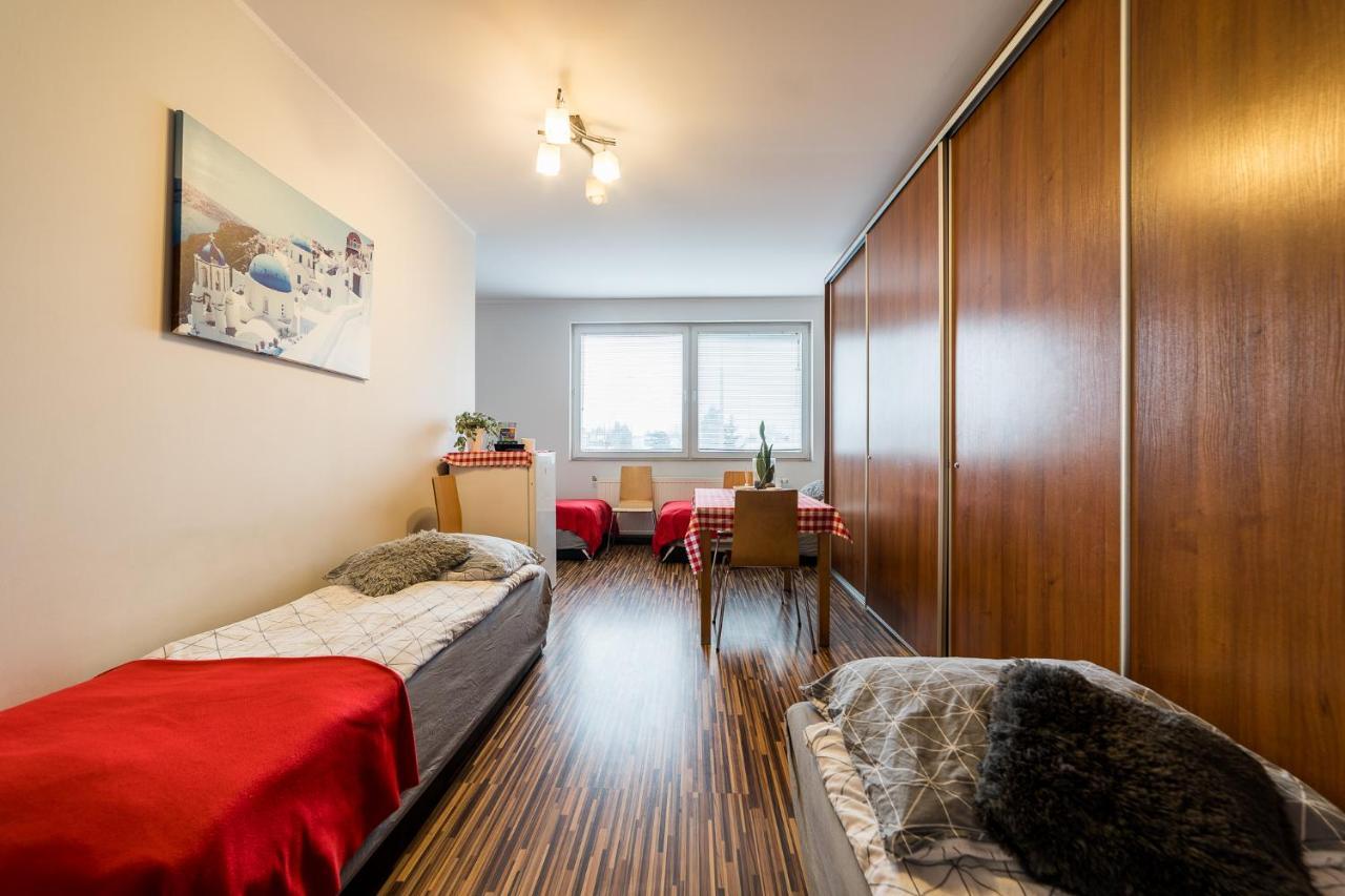 Pokoje Nad Pizzeria Poznan Bagian luar foto