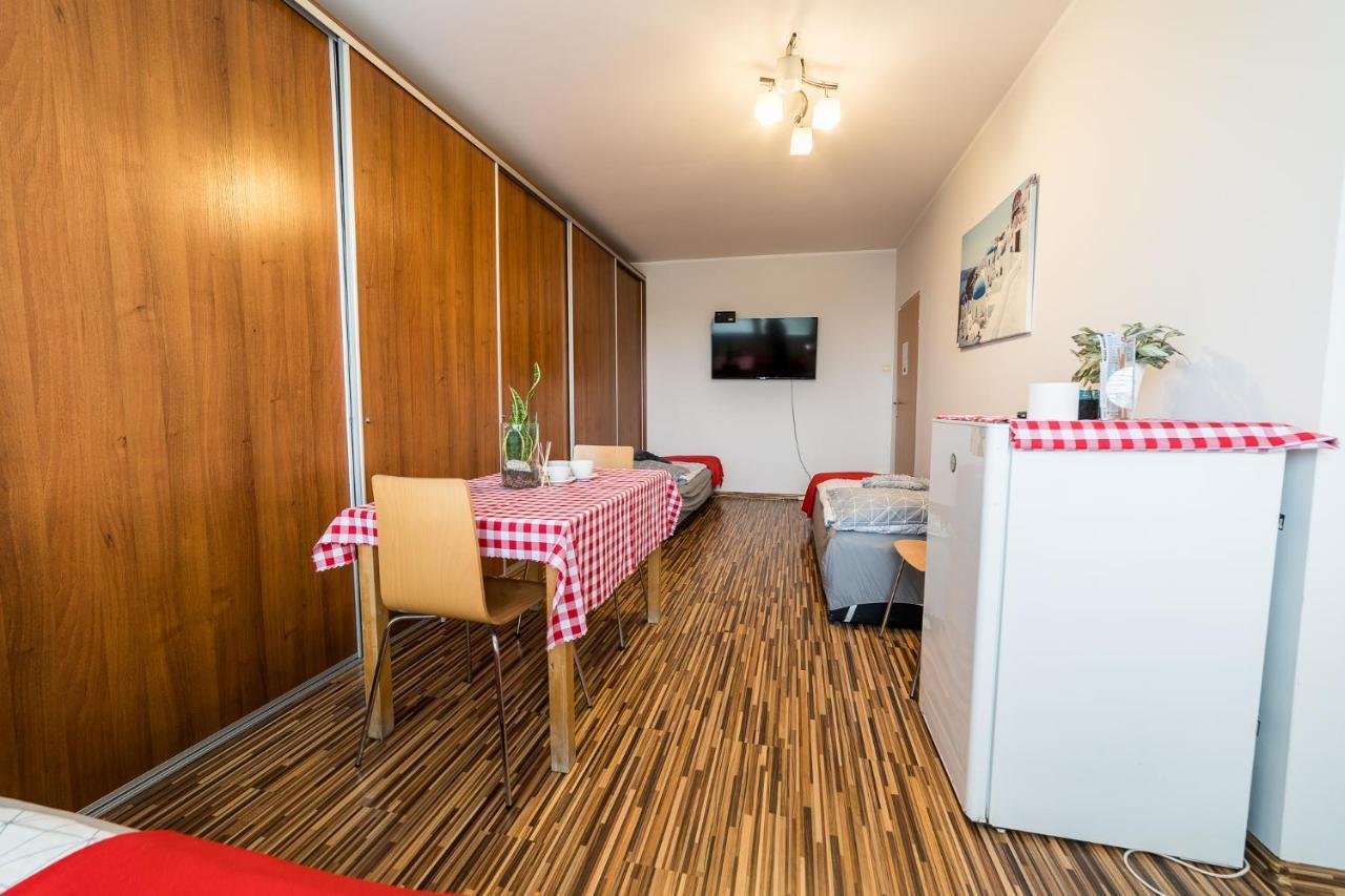 Pokoje Nad Pizzeria Poznan Bagian luar foto