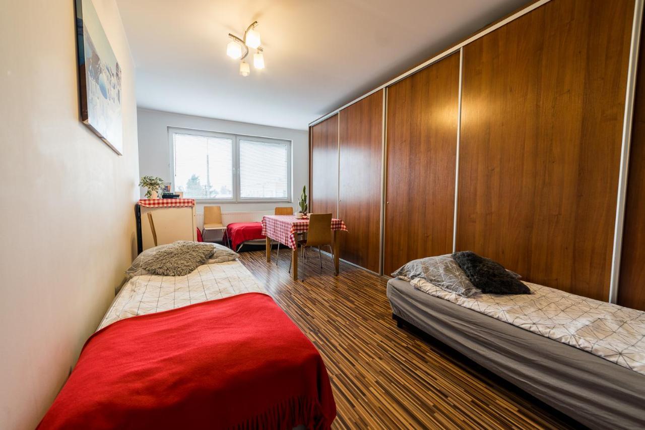 Pokoje Nad Pizzeria Poznan Bagian luar foto
